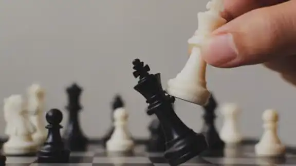 لعبة الشطرنج شطرنج خشبي شاليهات فوز شاليهات الدمام